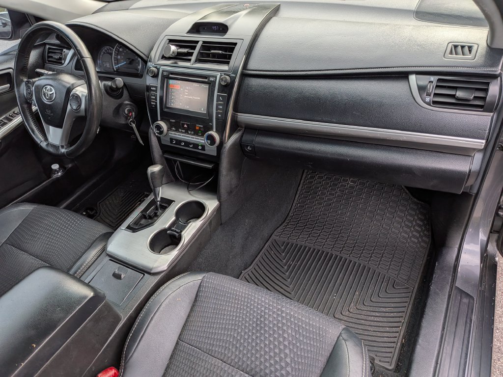 Used 2012 Toyota Camry SE FWD image 25