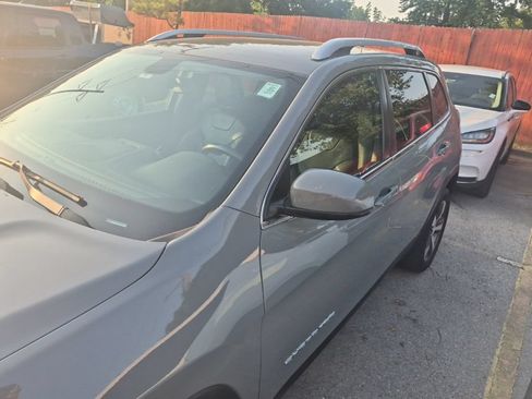 Used 2020 Jeep Cherokee Limited FWD image 4