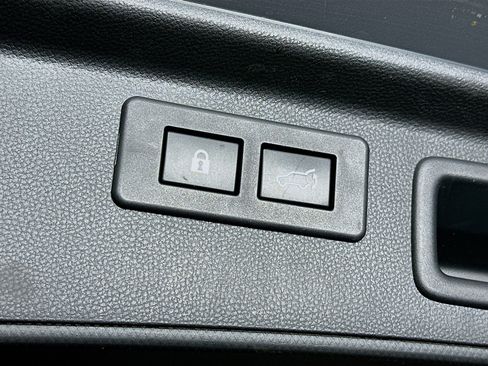 Used 2023 Subaru Forester Premium AWD/4WD image 29