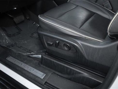 Used 2024 Chevrolet Suburban Premier image 56