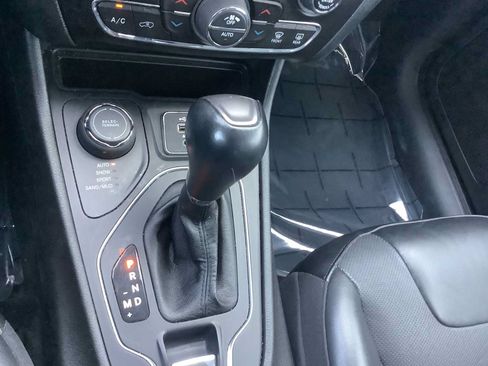 Used 2022 Jeep Cherokee Latitude Lux w/ Sun & Sound Group AWD/4WD image 14