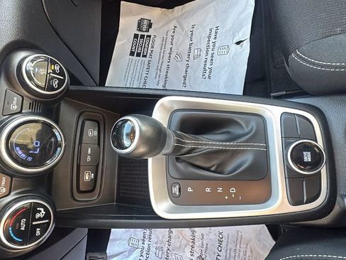 Used 2023 Hyundai Venue SEL FWD image 22