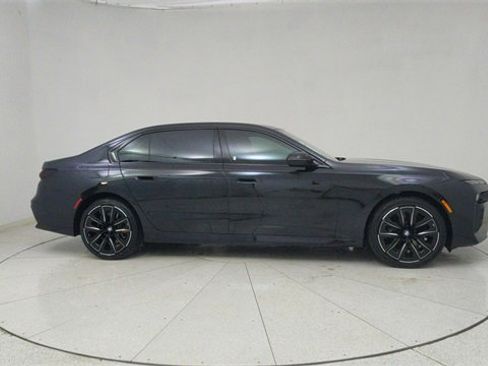 Used 2024 BMW 740i w/ Premium Package image 69
