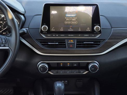 Used 2025 Nissan Altima 2.5 SV image 15