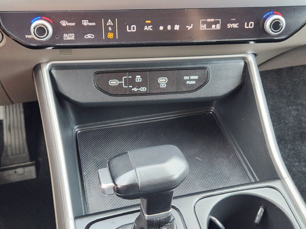 Used 2025 Kia Carnival FWD image 21