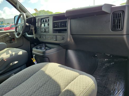 Used 2025 Chevrolet Express 3500 LT w/ LT Preferred Equipment Group RWD image 15