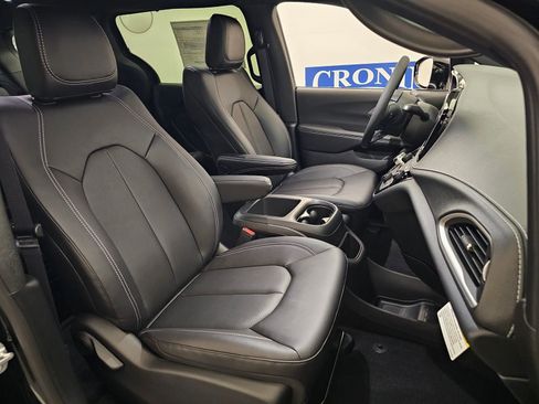 New 2026 Chrysler Pacifica Select image 25