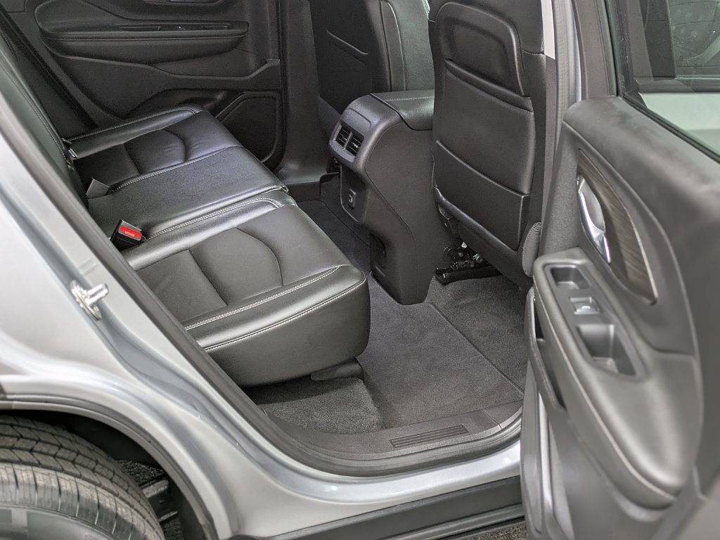 Used 2024 GMC Terrain SLT AWD/4WD image 30