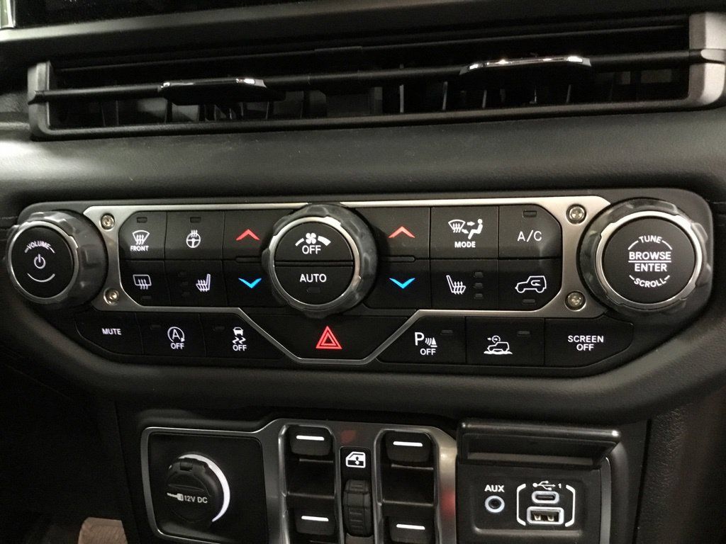 Used 2025 Jeep Gladiator Mojave AWD/4WD image 26