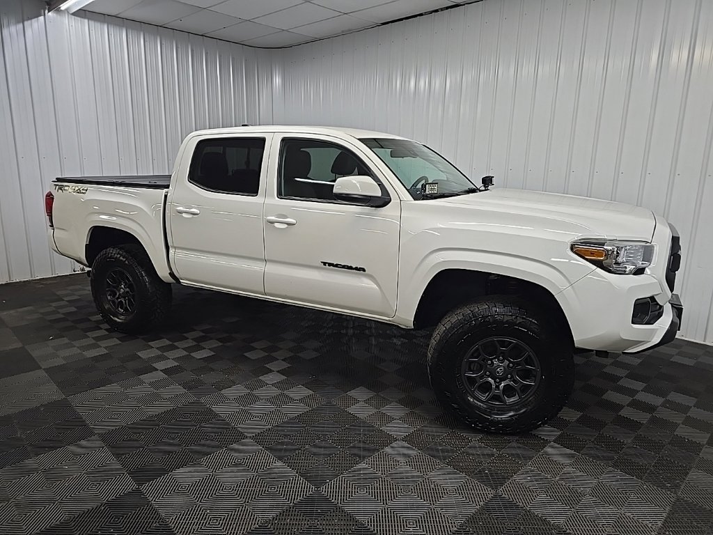 Used 2022 Toyota Tacoma SR AWD/4WD image 1