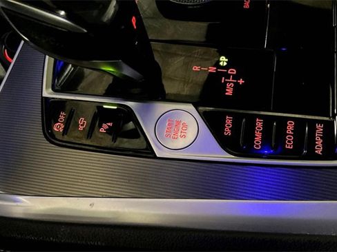 Used 2021 BMW X6 xDrive40i w/ M Sport Package image 31