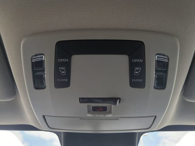 Used 2025 Toyota Sienna LE FWD image 23