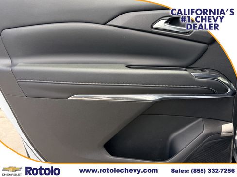 Used 2025 Chevrolet Traverse LT FWD image 17