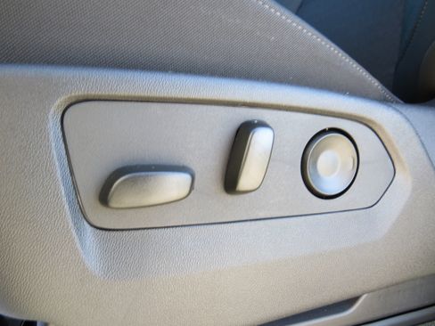 New 2026 GMC Sierra 1500 SLE image 17