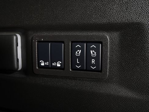 Used 2025 GMC Yukon Elevation w/ LPO, Yukon Black Package image 15