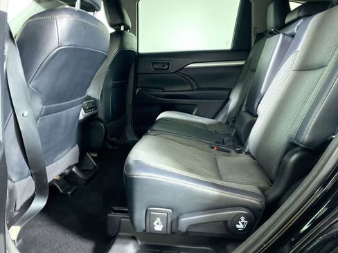 Used 2018 Toyota Highlander LE image 20
