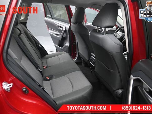Used 2025 Toyota RAV4 XLE AWD/4WD image 28