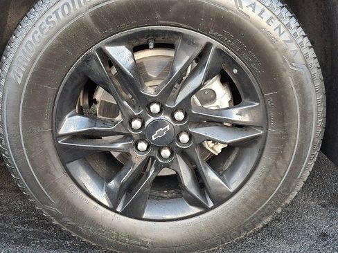 Used 2023 Chevrolet Traverse LT w/ Midnight/Sport Edition image 7