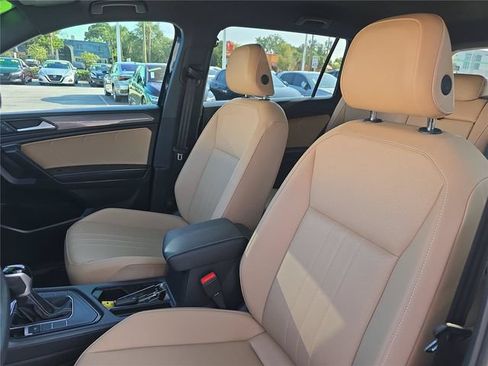 Used 2024 Volkswagen Tiguan SE FWD image 17