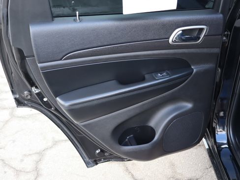 Used 2018 Jeep Grand Cherokee Altitude image 28