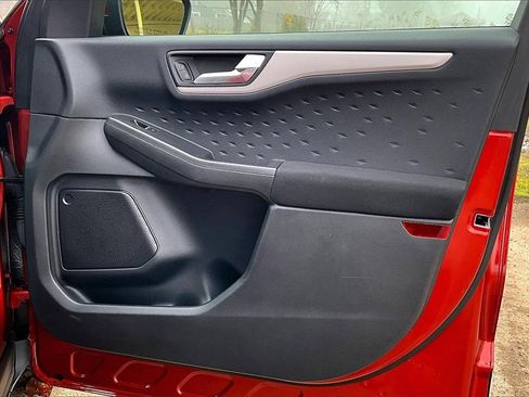 Used 2020 Ford Escape SE image 24