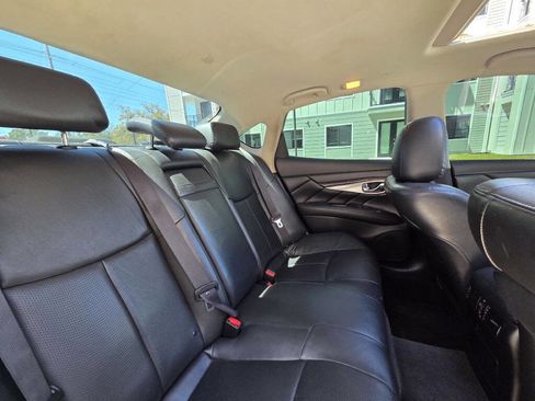 Used 2015 INFINITI Q70 3.7 RWD image 46