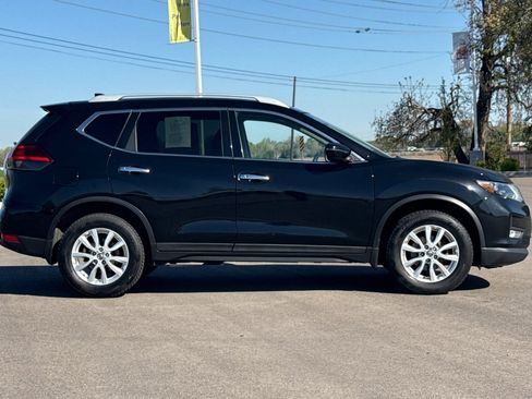 Used 2017 Nissan Rogue SV AWD/4WD image 3