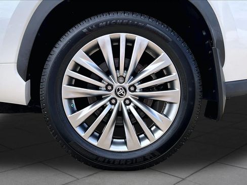 Used 2022 Toyota Highlander Platinum AWD/4WD image 11