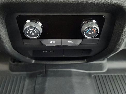 Used 2026 Chevrolet Traverse LT FWD image 16