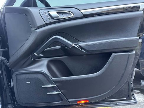 Used 2017 Porsche Cayenne Platinum Edition w/ Premium Package (PJV) image 34