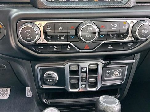 Used 2022 Jeep Gladiator Sport AWD/4WD image 17