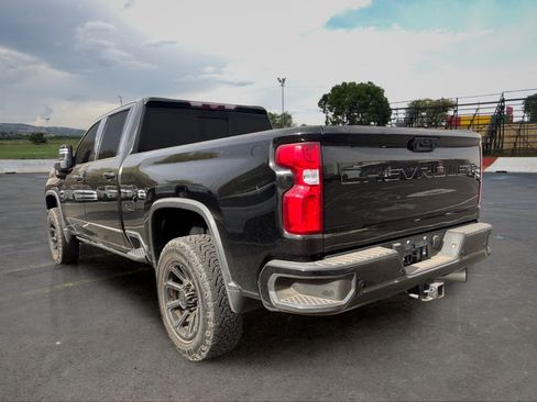 Used 2022 Chevrolet Silverado 2500 High Country w/ Z71 Off-Road Package AWD/4WD image 4