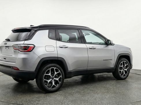 Used 2025 Jeep Compass Limited image 9