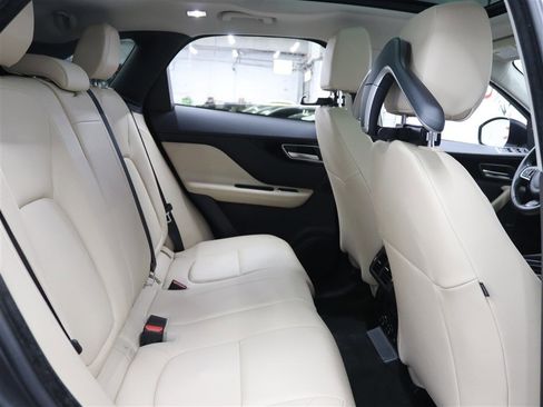 Used 2018 Jaguar F-PACE Premium image 16