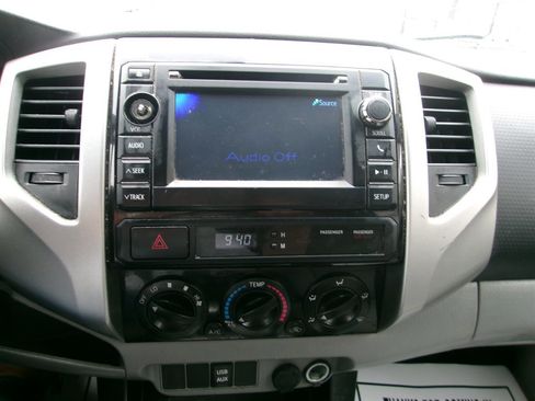 Used 2013 Toyota Tacoma PreRunner image 18