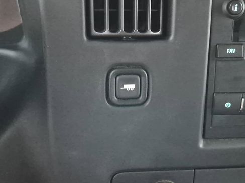 Certified 2016 GMC Savana 3500 image 25