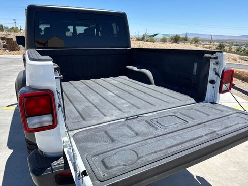 Used 2025 Jeep Gladiator Sport AWD/4WD image 25