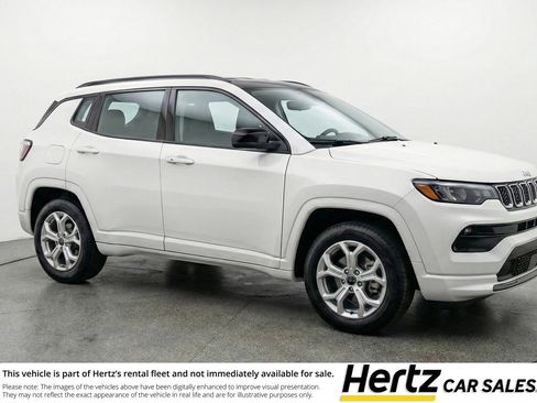 Used 2025 Jeep Compass Latitude image 1