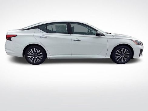 Used 2025 Nissan Altima 2.5 SV image 10