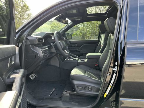 Used 2026 Toyota Tacoma TRD Sport image 3