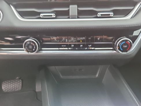 Used 2025 Chevrolet Equinox LT FWD image 20