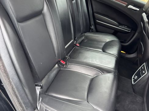 Used 2013 Chrysler 300 image 15