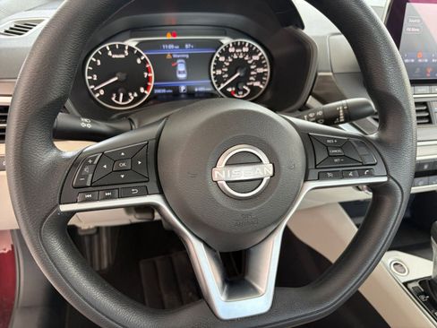 Used 2025 Nissan Altima 2.5 SV FWD image 28