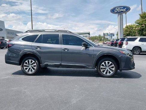 Used 2023 Subaru Outback Premium AWD/4WD image 4