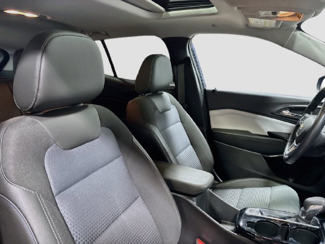 Used 2024 Chevrolet Trax LT w/ Sunroof Package FWD image 23