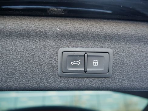 Certified 2021 Audi Q3 2.0T Premium Plus image 28