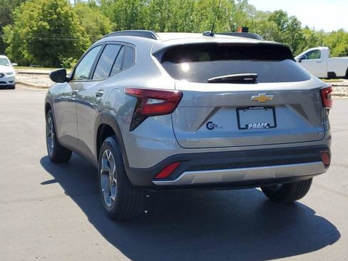 Certified 2025 Chevrolet Trax LT w/ Driver Confidence Package FWD image 4