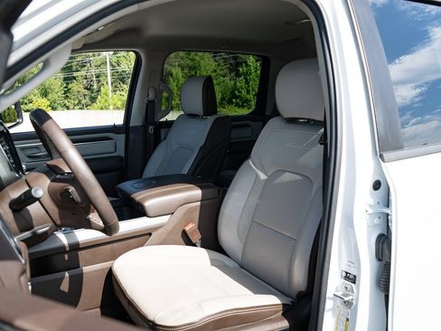 Used 2025 RAM 1500 Laramie AWD/4WD image 15