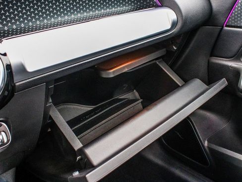 Used 2024 Mercedes-Benz GLB 250 4MATIC w/ Driver Assistance Package image 19