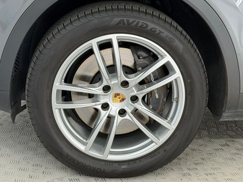 Certified 2023 Porsche Cayenne AWD/4WD image 13